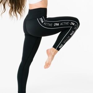 Zyia Logo Light n Tight Legging